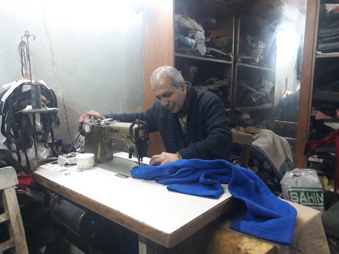 44 yıldır insan giydiriyor