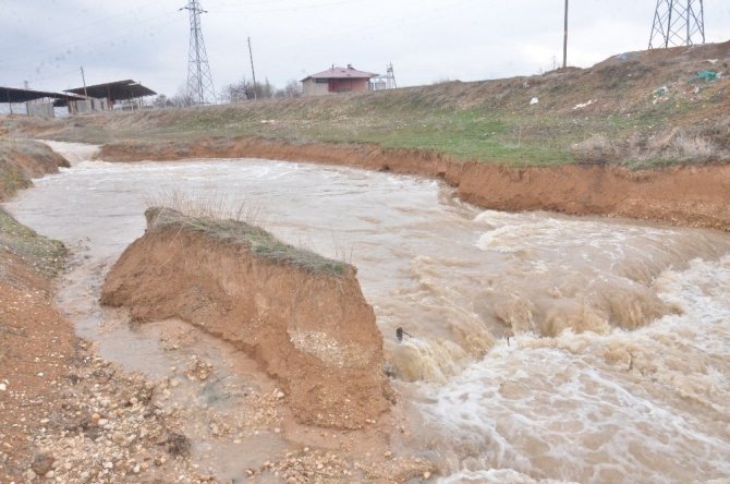 Elbistan'da karların erimesiyle taşkınlar yaşandı