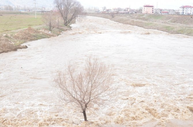 Elbistan'da karların erimesiyle taşkınlar yaşandı