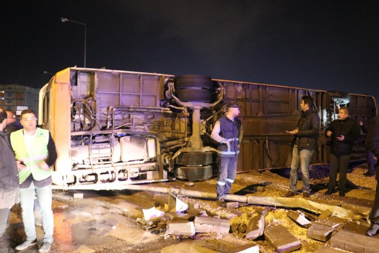 Gaziantep’te belediye otobüsü devrildi: 20 yaralı