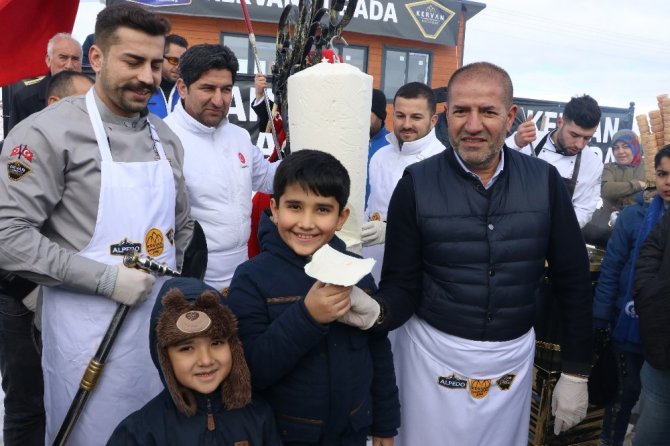 81 ilin 81 okuluna Maraş dondurması