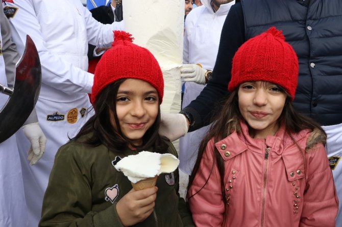 81 ilin 81 okuluna Maraş dondurması