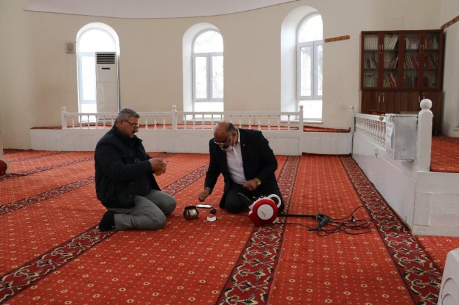 Kahramanmaraş'ta İmamlar camilerini dezenfekte ediyor