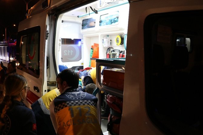 Direksiyon hakimiyetini kaybetti kazada 5 kişi yaralandı