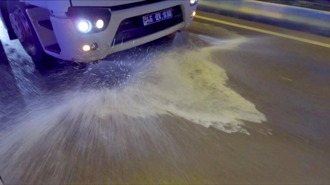 Kahramanmaraş’ta caddeler dezenfekte edildi