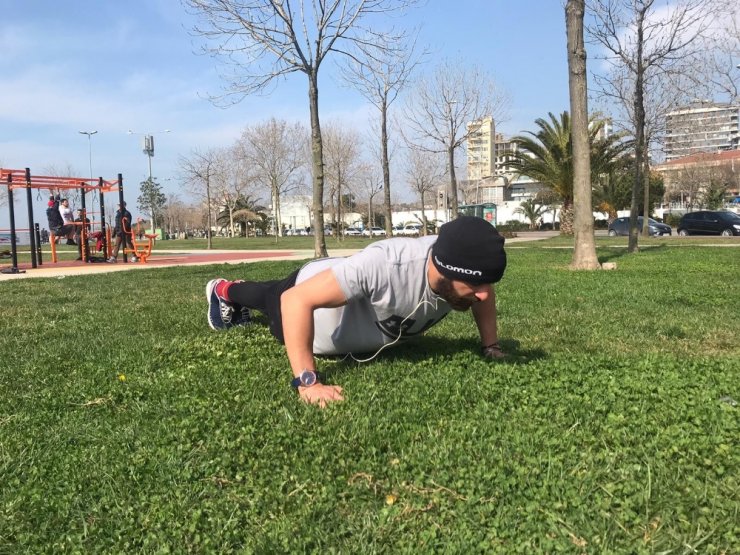 Korona virüsüne aldırmayarak sahile koştular