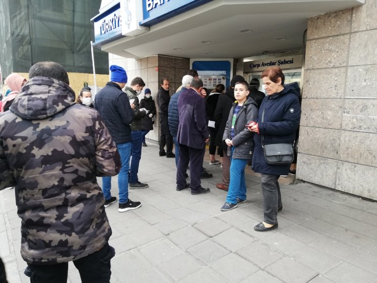 Bankalar yeni mesai saati uygulamasına başladı