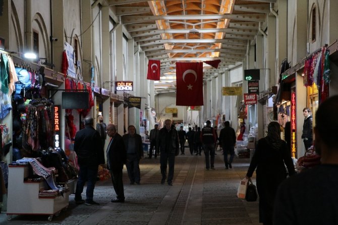 Kapalı çarşıda korona sessizliği