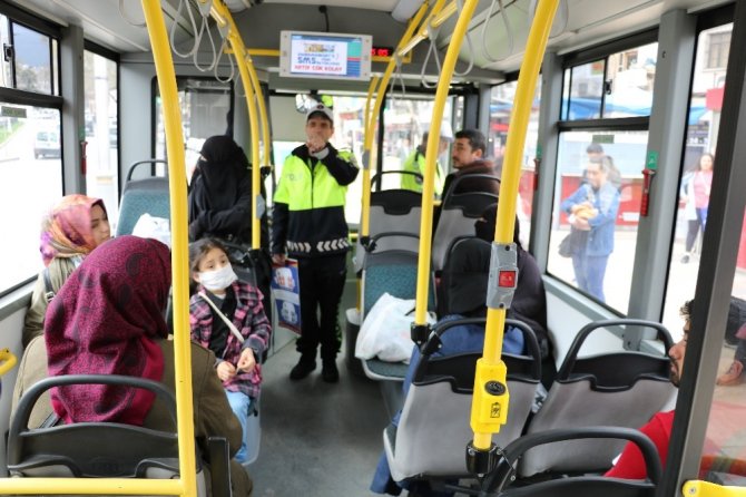 Korona virüse dikkat"..Trafik Polisleri vatandaş ve yolcuları uyardı