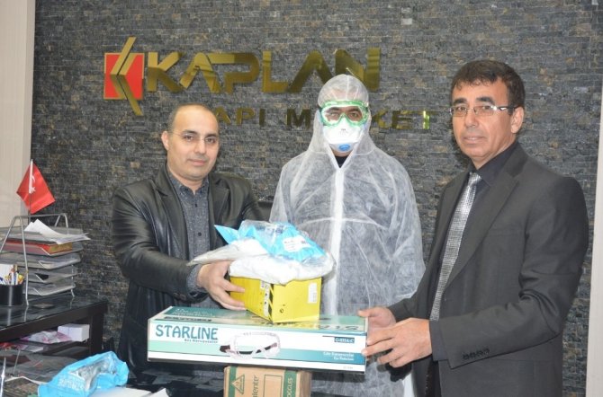 Elbistanlı esnaf deposundaki 10 bin maskeyi devlete hibe etti