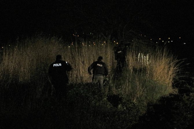 Polis ve Jandarmadan kaçtılar su kanalına uçtular