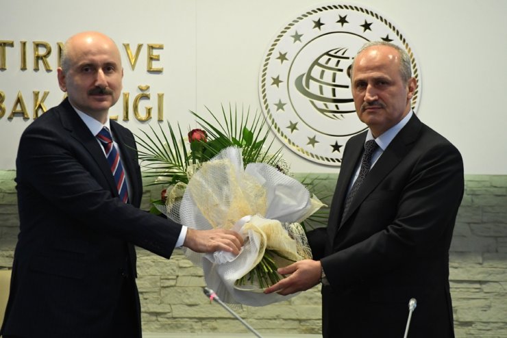 Bakanlıkta el değişimi yapıldı