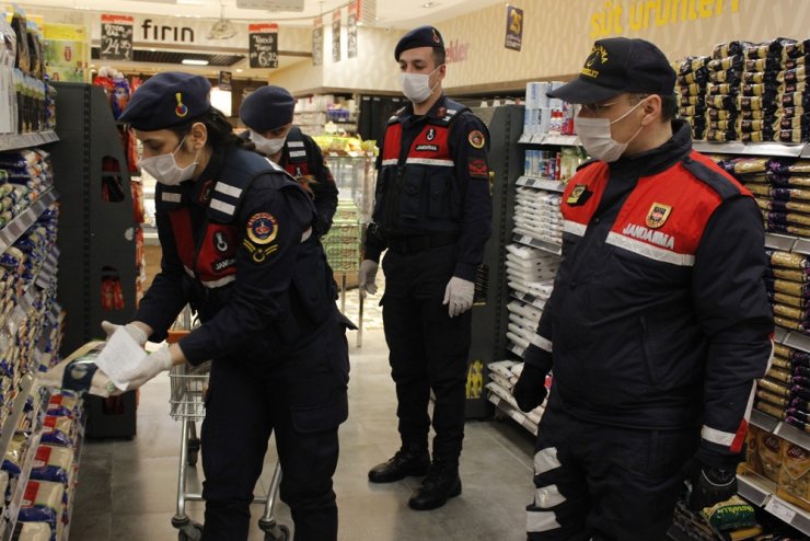 Jandarma'dan yaşlılara her türlü hizmet