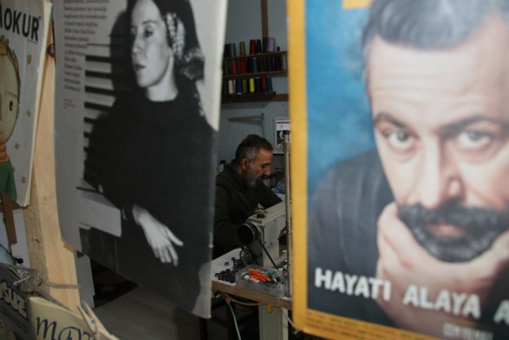 Kitap dostu terzi, evlere kitap servisi yapıyor