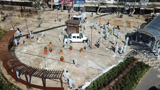 Kahramanmaraş’ta caddeler dezenfekte edildi