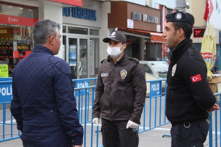 Uşak’ın en işlek caddesi bariyerlerle kapatıldı, insan yoğunluğu azaldı