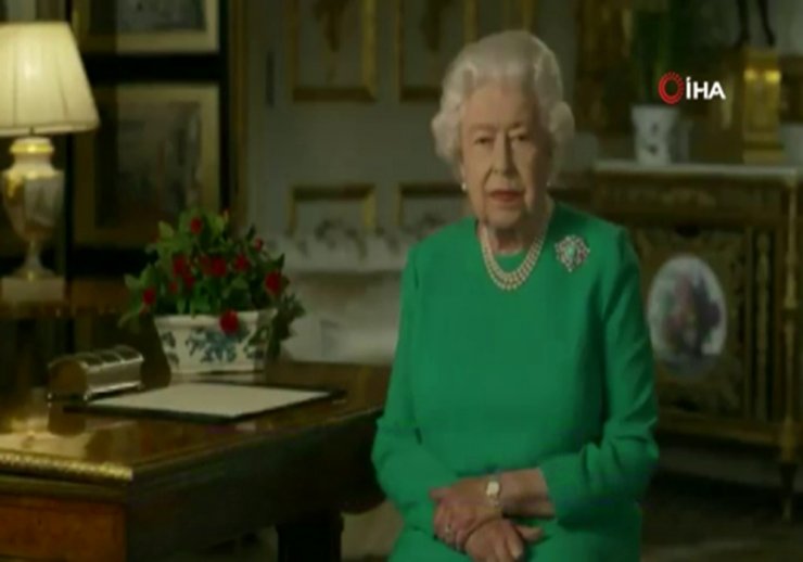 Kraliçe İngilizlere seslendi