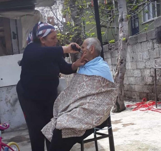 Vefalı gelin kayınbabasını traş etti