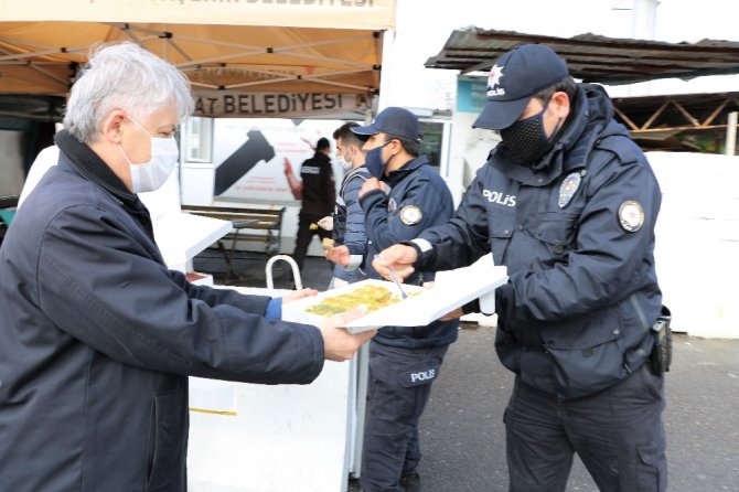 MADO’dan polislere tatlı ikramı