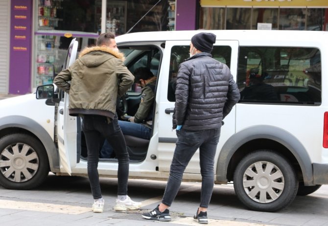 Türkoğlu'ndan merkeze belgesiz gelene ceza yazıldı