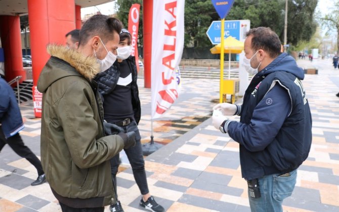 Türkoğlu'ndan merkeze belgesiz gelene ceza yazıldı