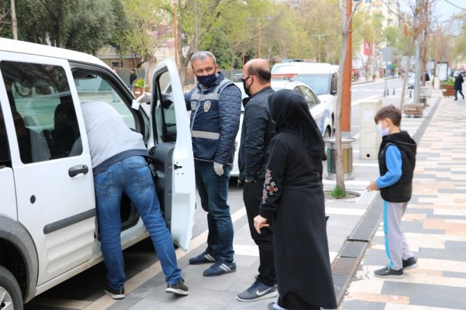 Çocukla çarşıya çıkan aileye ceza yazıldı