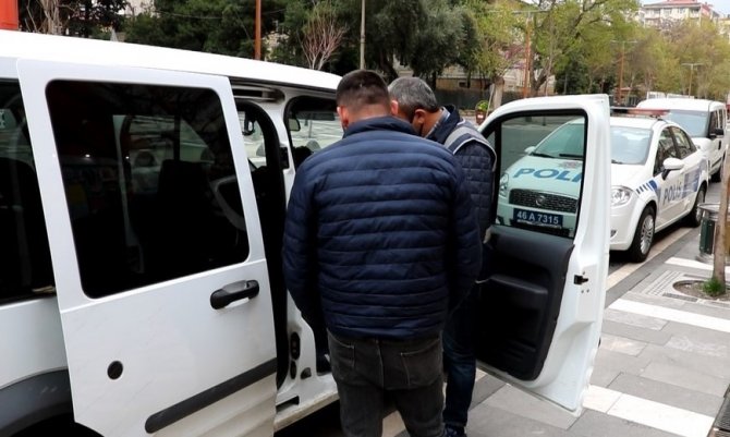 Gezmek için sokağa çıkan genç, 392 lira cezayı yedi