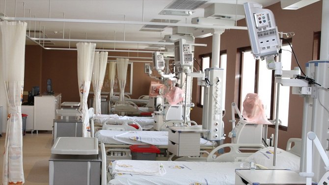Yoğun bakım ve entübe Kovid-19 hastası sayısı ilk kez azaldı