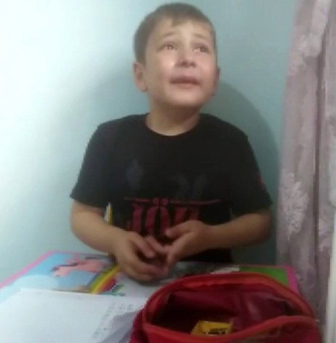 Okulunu özledi dua etti