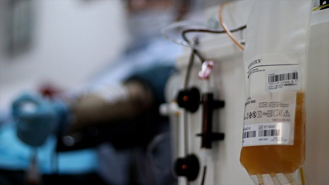 Plazma tedavisi uygulanan Kovid-19 hastasının testi negatife döndü