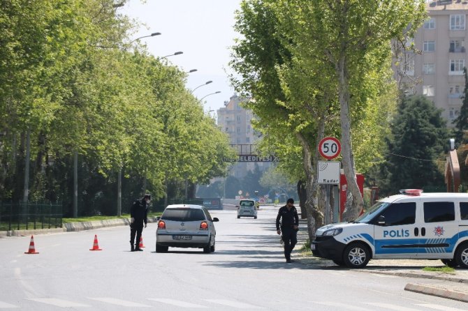 Boşalan cadde ve sokakları denetlemede polisimize destek oldu