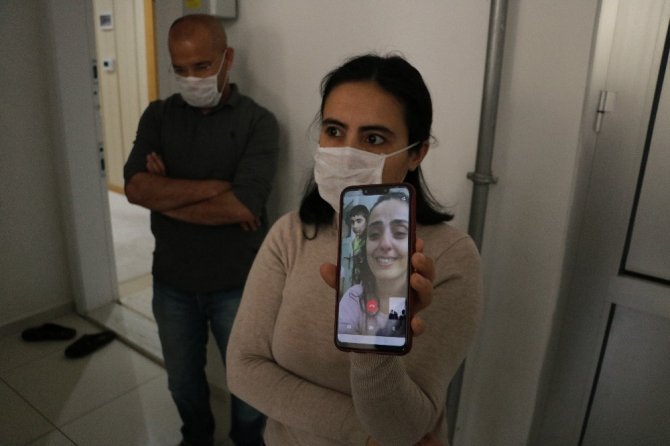 Sağlık çalışanı anneyi ağlatan doğum günü sürprizi