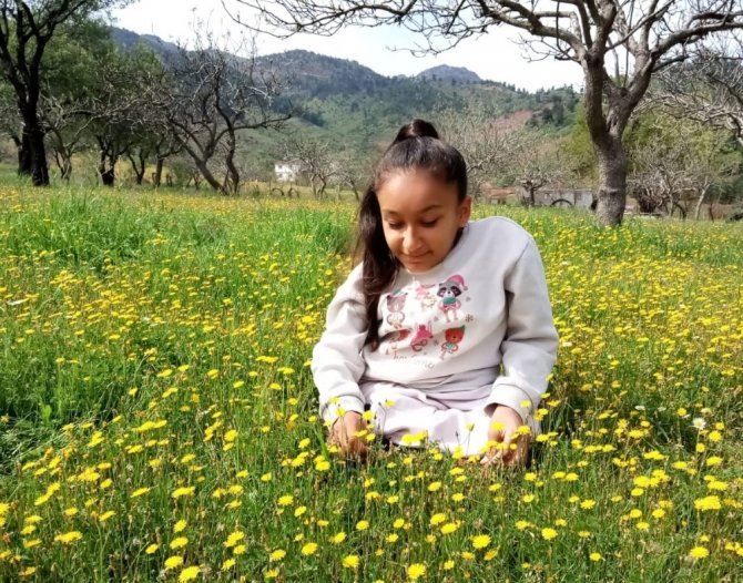 Cam kemik hastası İkra karantina günlerini doğa ile baş başa geçiriyor