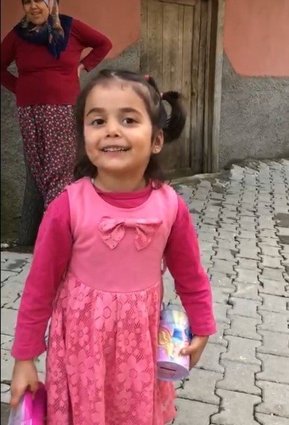 5 yaşındaki Gülsüm, jandarma aracılığıyla kampanyaya destek oldu