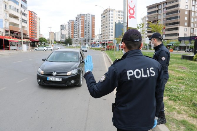 Kahramanmaraş'ta Polis sokağa çıkma kısıtlaması denetimi yaptı