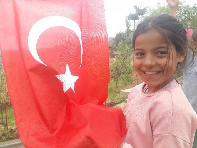 Köy çocuklarının 23 Nisan kutlaması