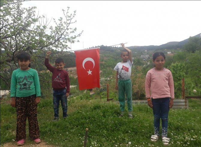 Köy çocuklarının 23 Nisan kutlaması