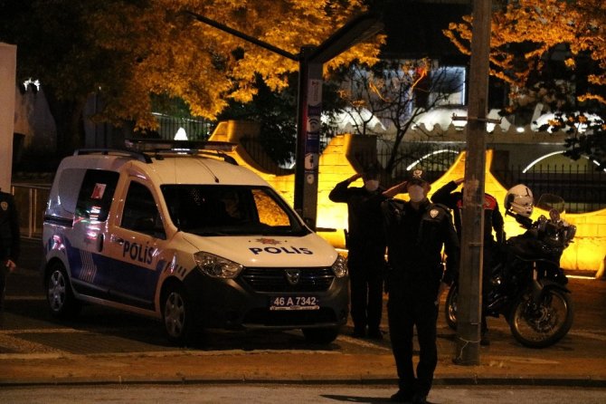 Kahramanmaraş'ta Polisler hep birlikte İstiklal Marşı okudu