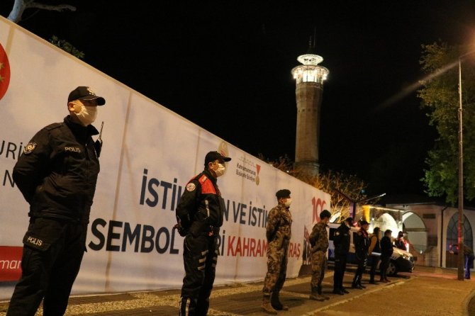 Kahramanmaraş'ta Polisler hep birlikte İstiklal Marşı okudu