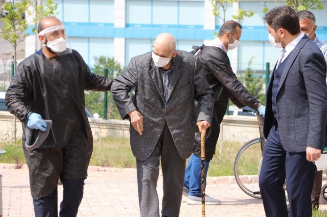 Kahramanmaraş'ta 101 yaşında korona virüsü yendi