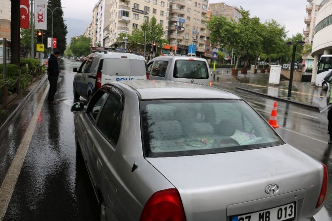 Ekmek almaya otomobiliyle giden sürücüye 392 lira ceza