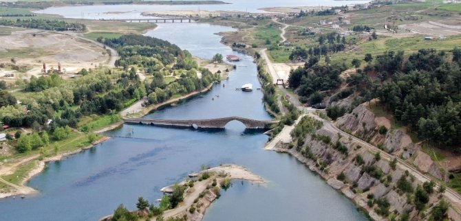 Kahramanmaraş’ın sembolü Taş Köprü’de korona virüs sessizliği
