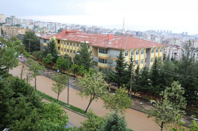 Kahramanmaraş’ta yağmur ve dolu etkili oldu