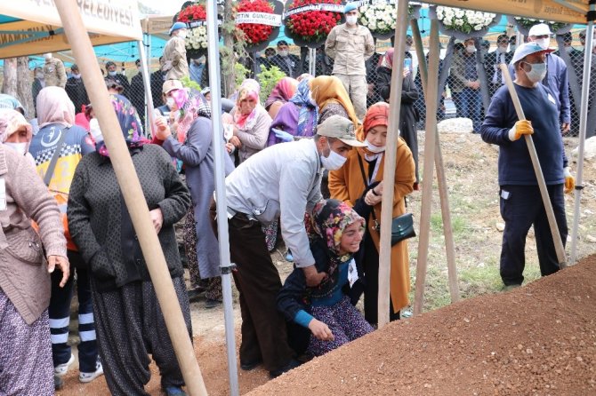 Kahramanmaraşlı şehit son yolculuğuna uğurlandı