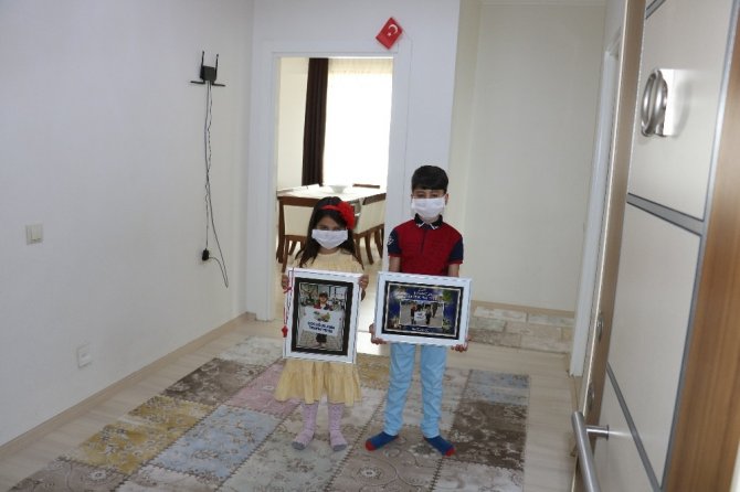 Trafik Polisleri iki kardeşi sevindirdi