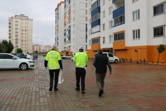 Trafik Polisleri iki kardeşi sevindirdi