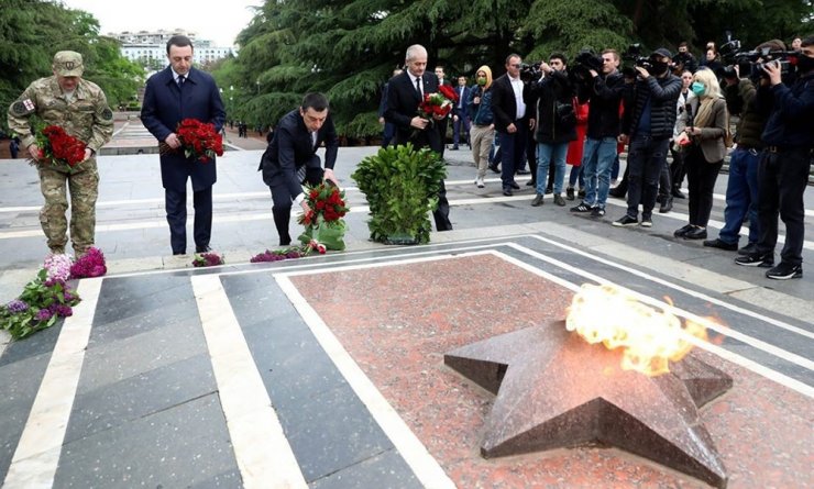 Gürcistan’da 9 Mayıs Zafer Günü kutlandı