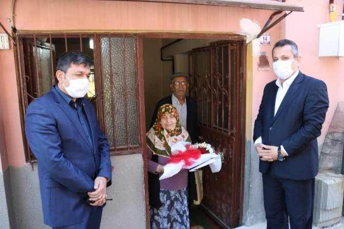 102 yaşındaki Döndü nineye Anneler Günü sürprizi