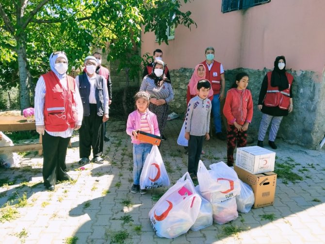 Kahramanmaraş'ta Kızılay’dan annelere sürpriz hediyeler