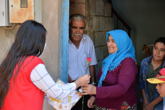 Kahramanmaraş'ta Kızılay’dan annelere sürpriz hediyeler